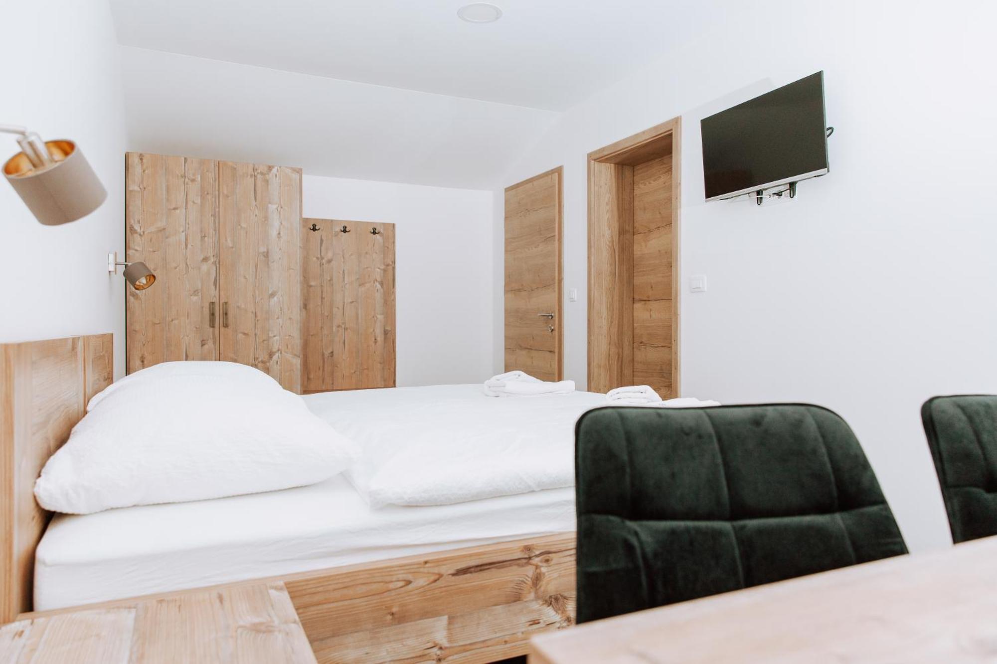 Gostisce Krivograd Hotel Prevalje Bilik gambar