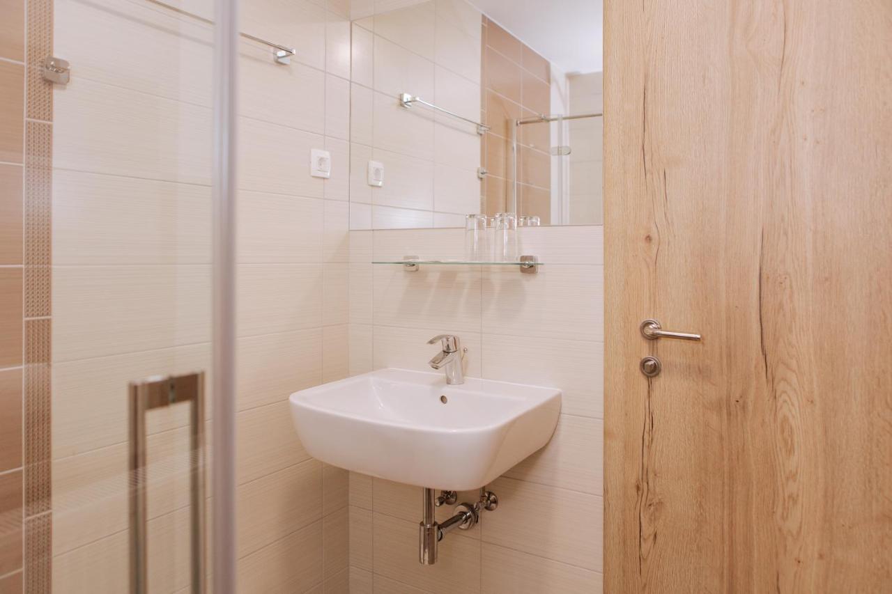 Gostisce Krivograd Hotel Prevalje Luaran gambar